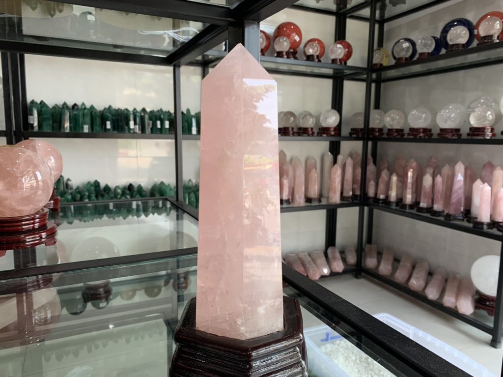 TRỤ ĐÁ THẠCH ANH HỒNG
