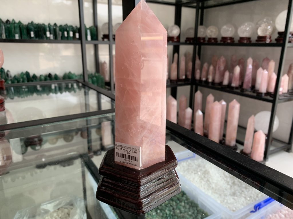 TRỤ ĐÁ THẠCH ANH HỒNG