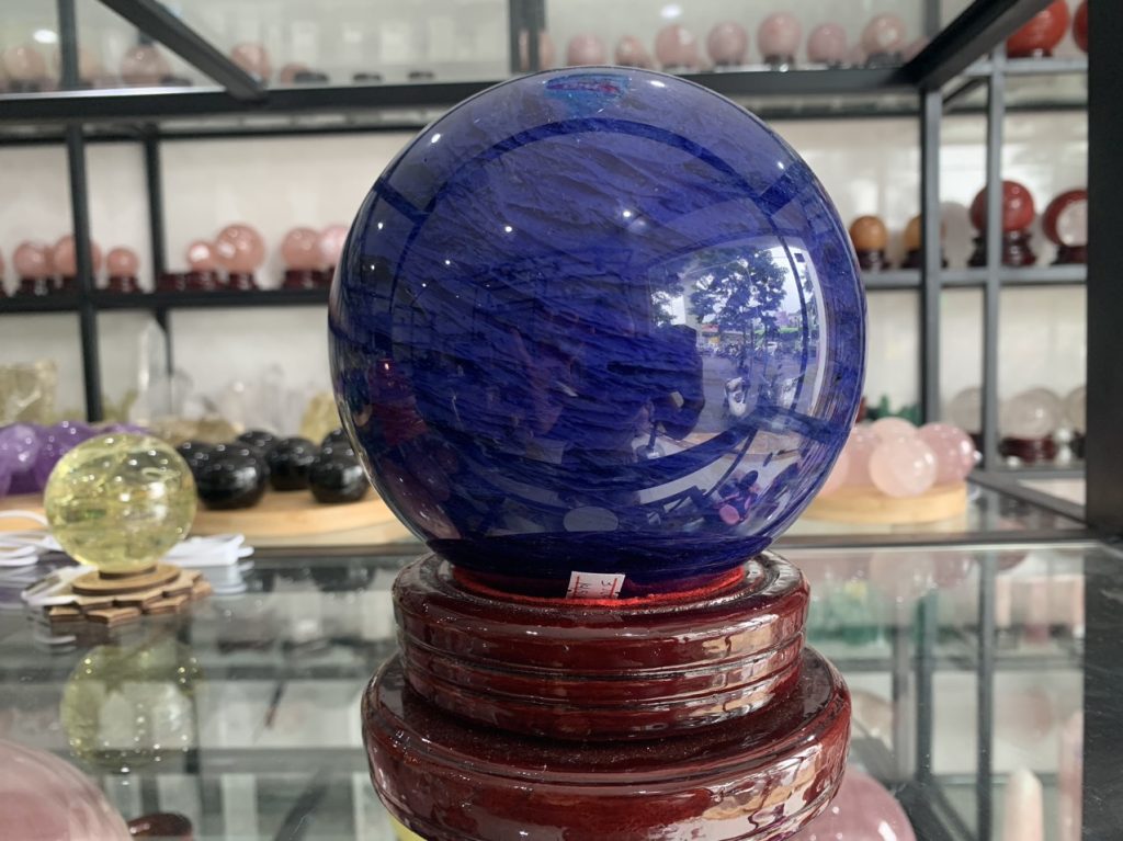 cầu đá núi lửa xanh